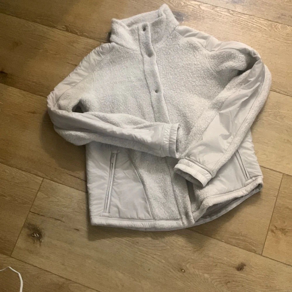 Lululemon atlética jacket - Picture 1 of 4